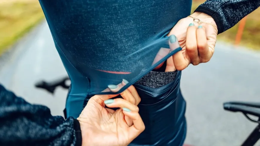Cafe Du Cycliste Women's Petra Gilet Peacock Blue